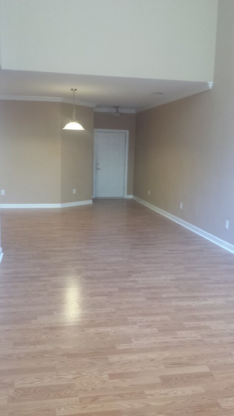 Foto del edificio - 1036 Fairway Ln