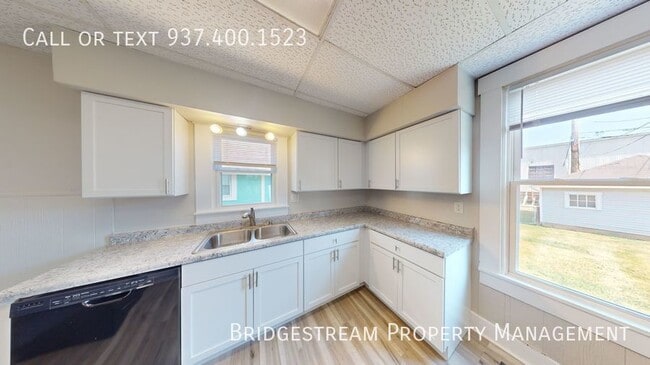 Building Photo - Charming Historic 2-Bedroom Home in Downto...