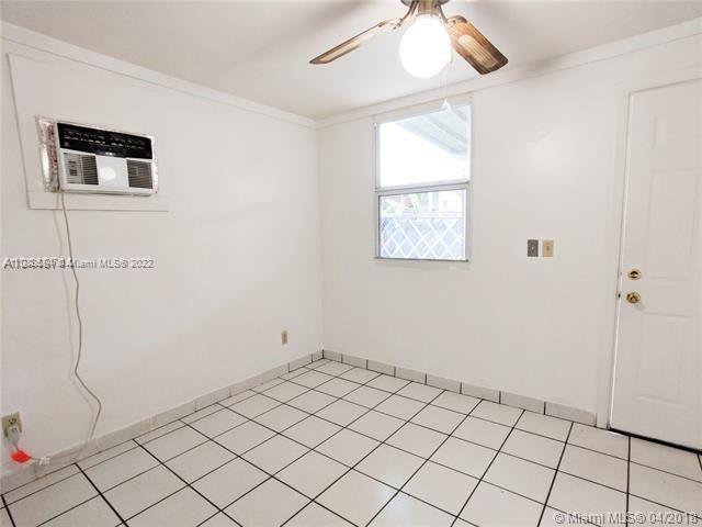 Building Photo - 2433 SW 11th St