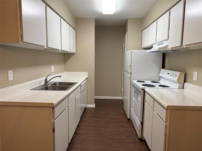 Foto del edificio - 2200 Cypress Landing Rd