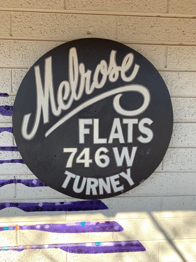 Foto del edificio - 746 W Turney Ave, Apt 9