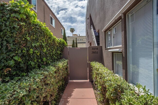 Foto del edificio - 3956 Honeycutt St