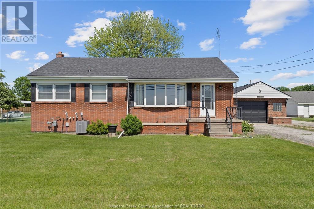 209 Sandwich St N, Amherstburg, ON N9V 2V4 House for Rent in Amherstburg, ON