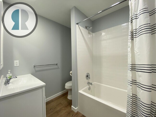 Building Photo - 204 E 1st- Haven