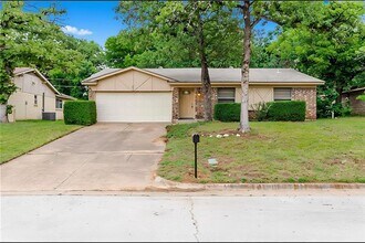 Building Photo - 2805 Mintwood Pl