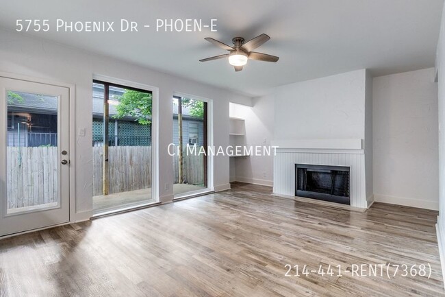 Building Photo - This spacious two bedroom two bath town ho...