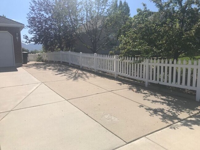 Building Photo - Oversized 3 car garage, Beautiful home in ...