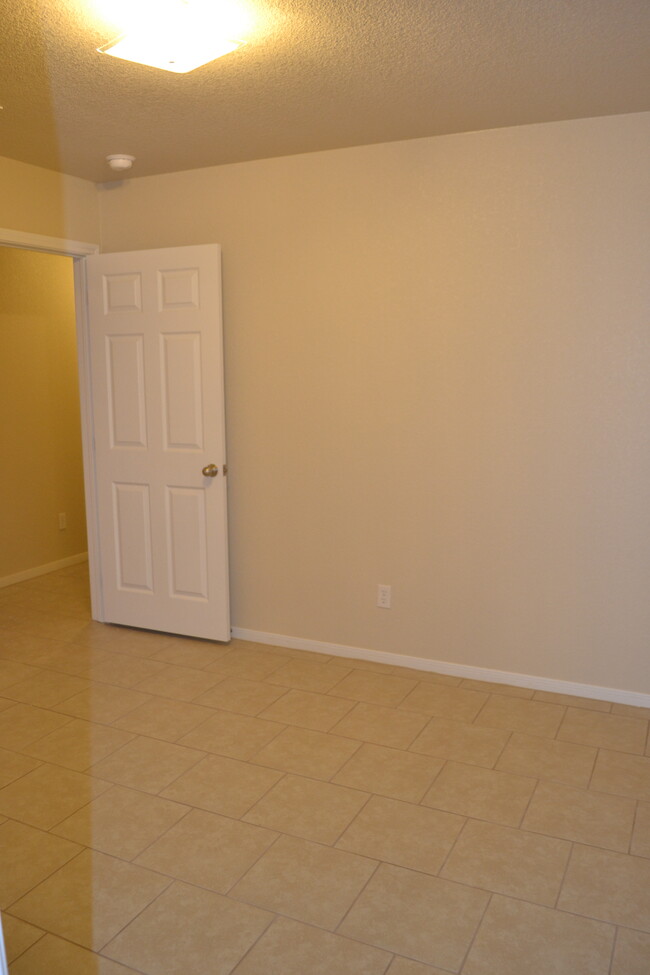 Master bedroom. - 220 Ryan Cir