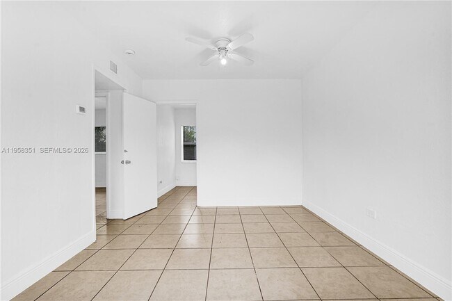 Foto del edificio - 1960 SW 41st Ave