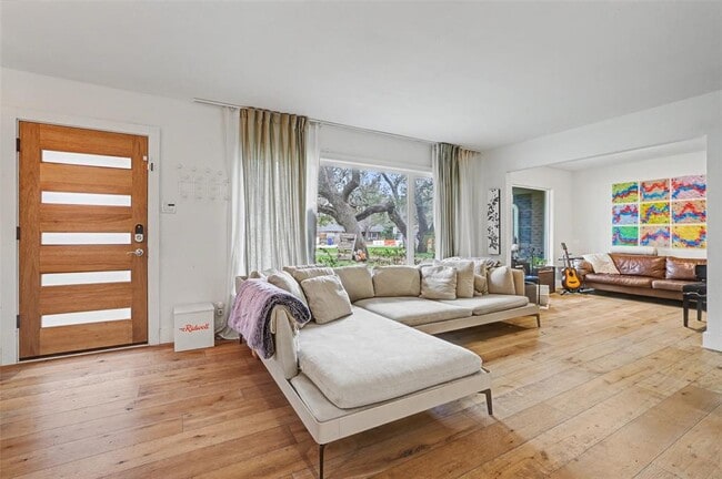 Foto del edificio - 5803 Shoal Creek Blvd