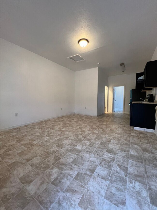 Foto del edificio - Cute Spacious 1 bedroom 1 bath available now
