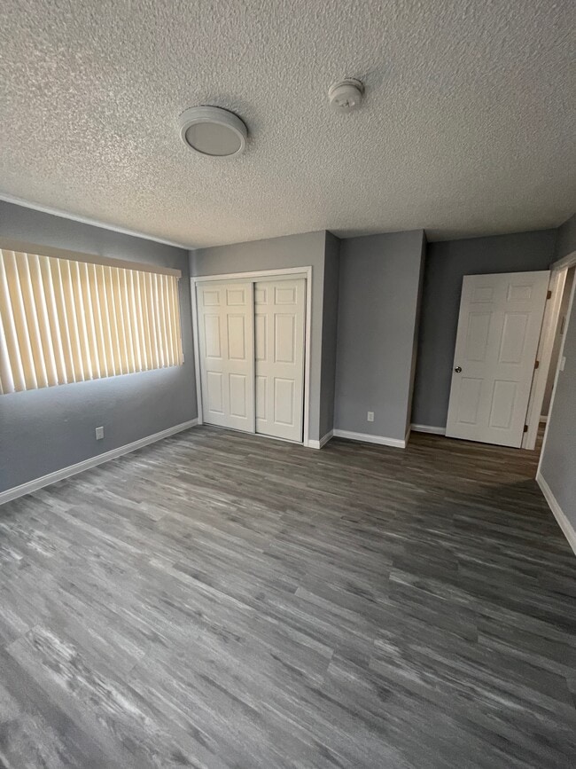 Foto del edificio - 10003-10007 Grape St