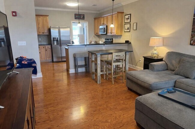 Foto del edificio - 836 W Glenn Ave