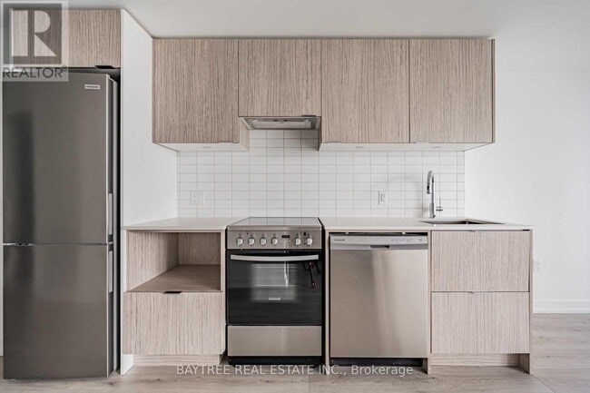 Photo du bâtiment - 395 Bloor St E