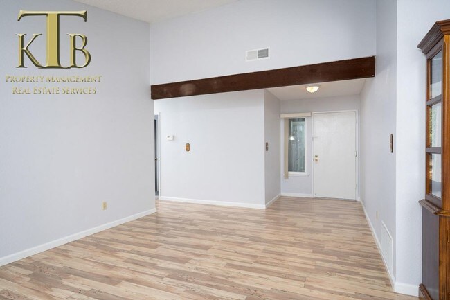 Building Photo - Nicely appointed Rosemont Home