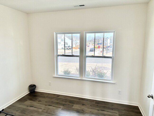 Foto del edificio - Like New, Orange County 3-bedroom!