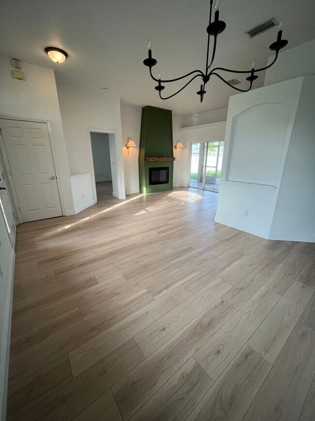 Foto del edificio - Convenient 3/2/2 PSL Home with Backyard Oa...