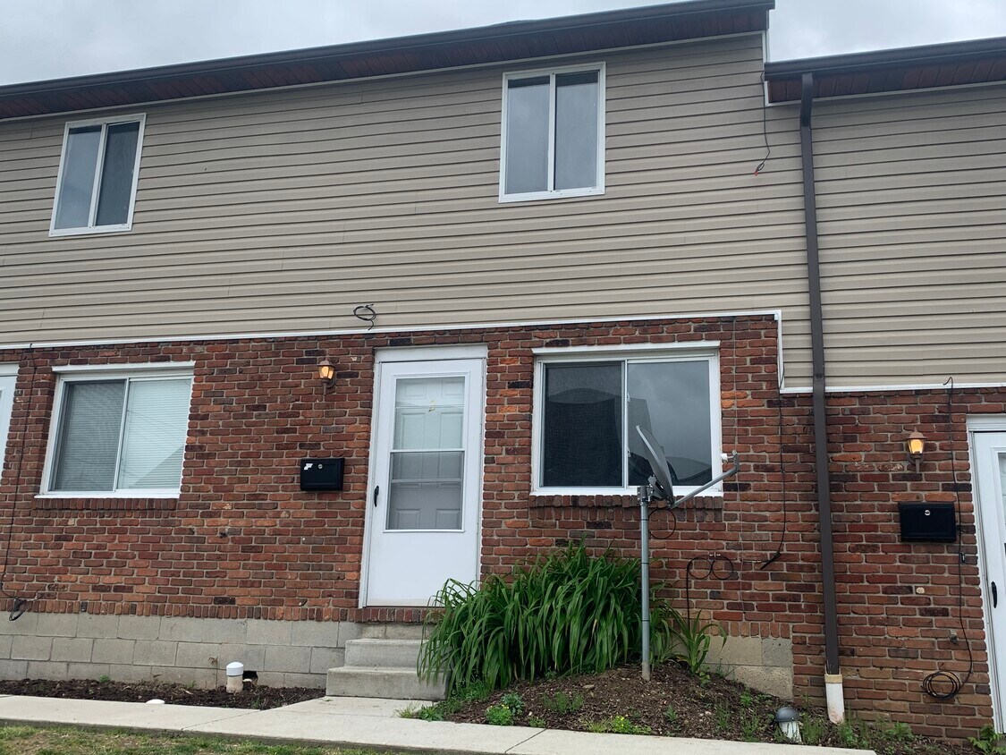 Primary Photo - 412 Steck St