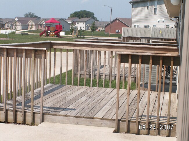Foto del edificio - 2356 Meadowpoint Dr