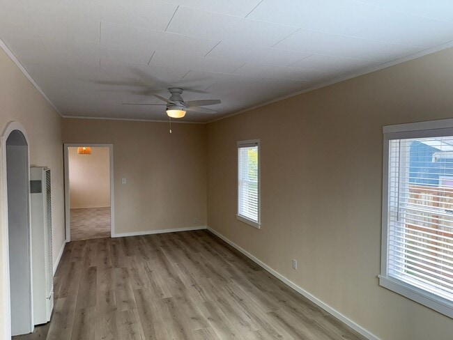 Building Photo - Coastal Modern Bungalow Near Henderson Center