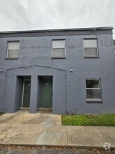 Building Photo - 2325 W Pensacola St