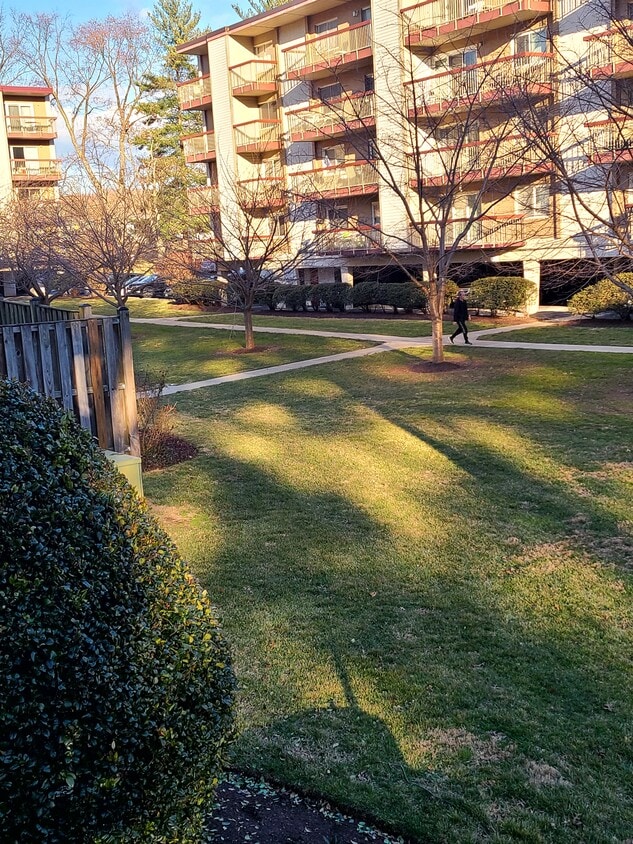 7420 Lakeview Dr Unit W103, Bethesda, MD 20817 Condo for Rent in