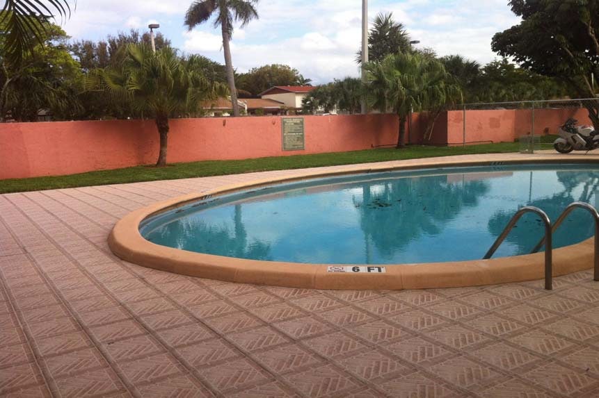 Pool - Brisa Apartment Homes
