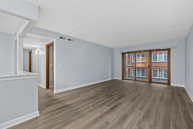 Building Photo - 5320 N Lowell Ave
