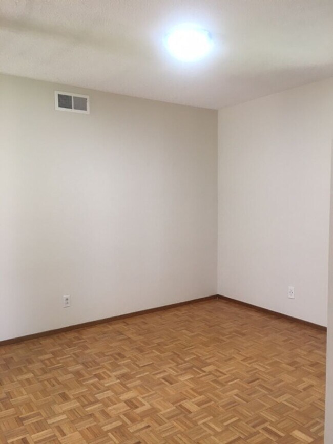 Foto del edificio - Single Family Home 3 Bedroom 2 Bath Corner...