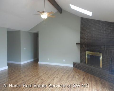 Building Photo - 1504 W Whiteside St