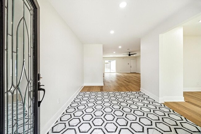 Foto del edificio - 5619 Deepcreek Ln