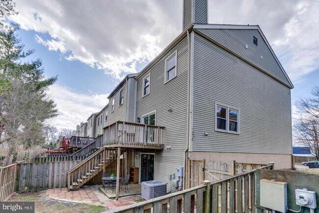 Foto del edificio - 8213 Roxbury Dr