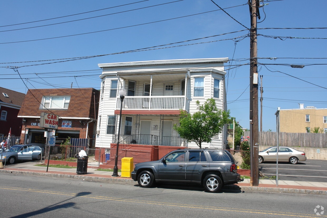 Building Photo - 615 State St