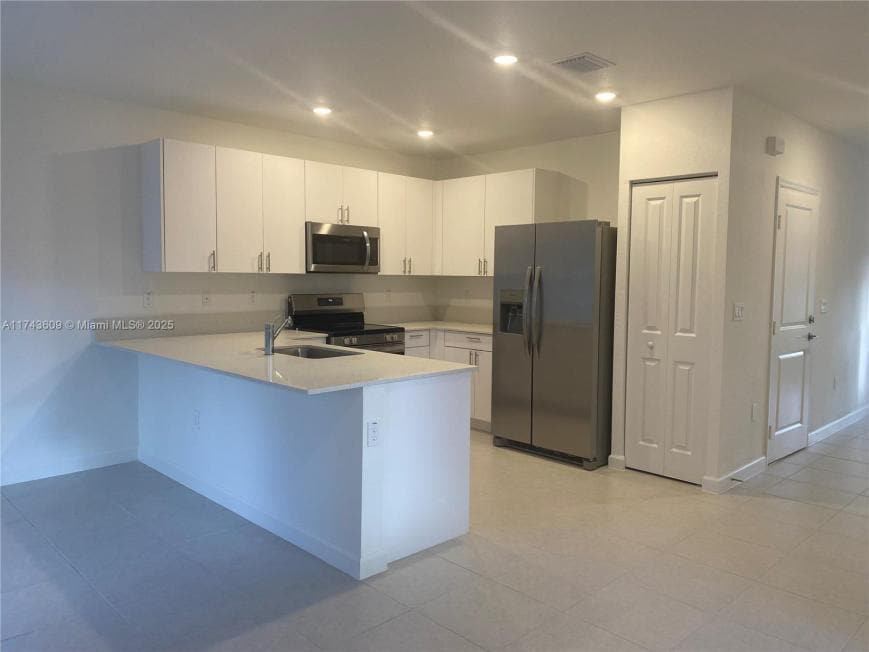 Primary Photo - 3 bedroom in Pembroke Park FL 33023