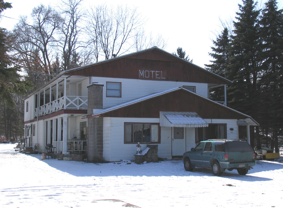 Building Photo - 180 E Fairmount Ave