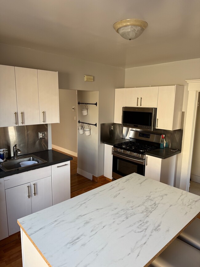 Kitchen area - 92 Hubinger St