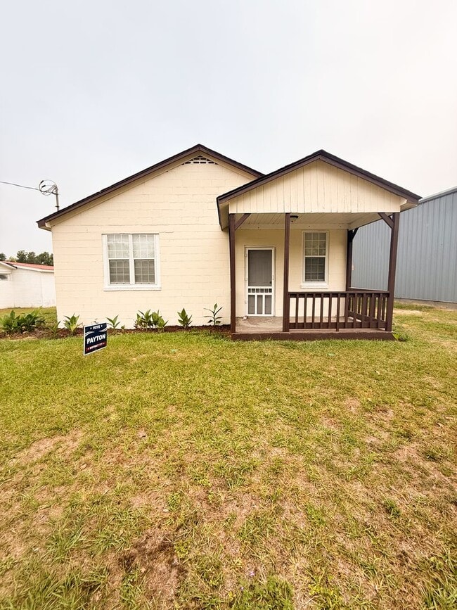 Building Photo - 704 Conoley Ave