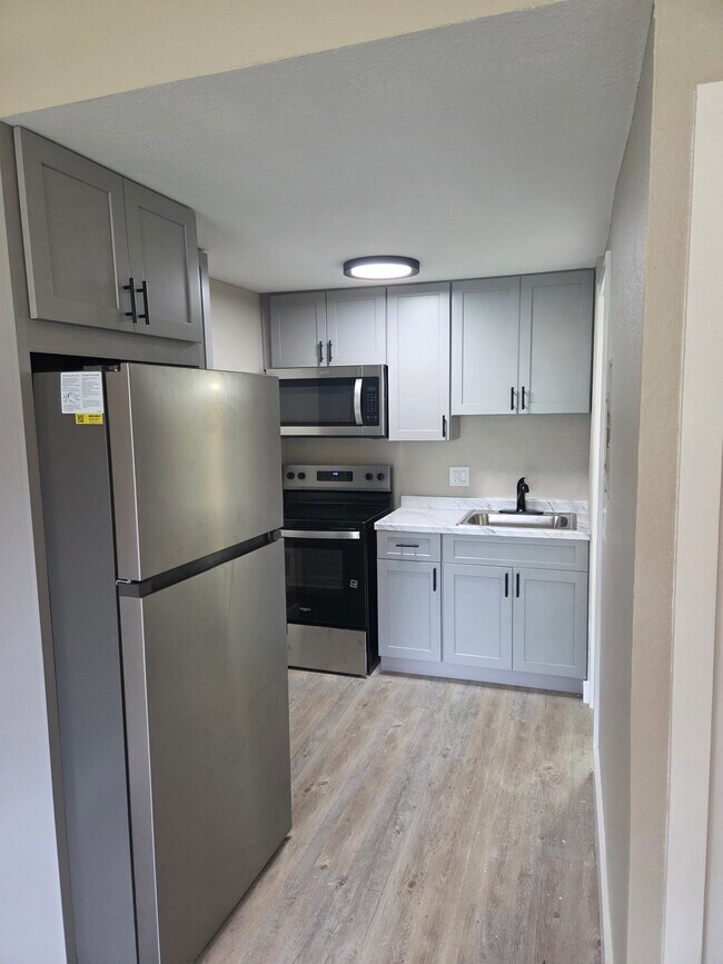 Building Photo - Holly Park Square Apartments