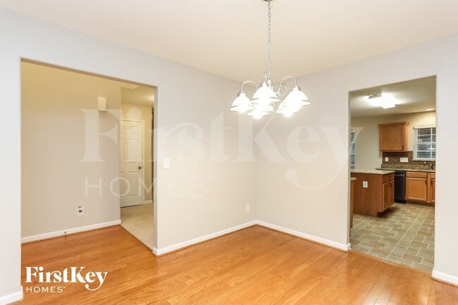 Foto del edificio - 5390 Esher Drive