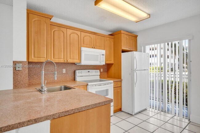 Building Photo - 2575 SW 27th Ave
