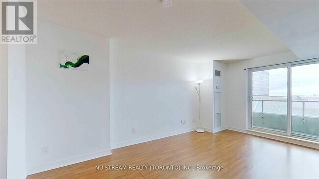 Photo du bâtiment - 70 Town Centre Court