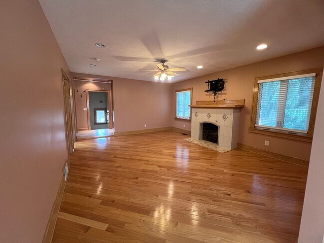 Building Photo - 01525 - Briarwood 413 (LO)