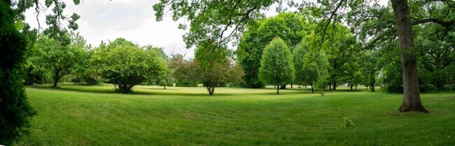 Building Photo - 26241 W Bonner Rd