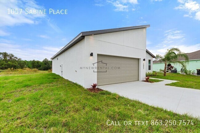 Building Photo - 1057 Sabine Pl