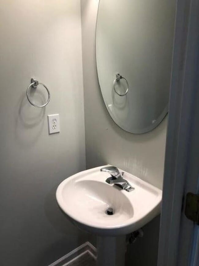 Foto del edificio - 2 Bedroom 2.5 Bath Townhome in Summer Wood!