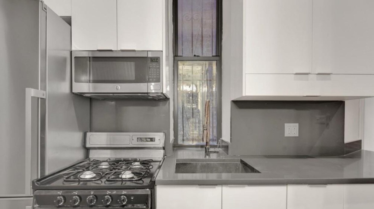 Primary Photo - 222 E 23rd St