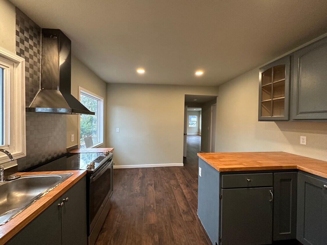 6538 NE Fir St, Suquamish, WA 98392 House Rental in Suquamish, WA