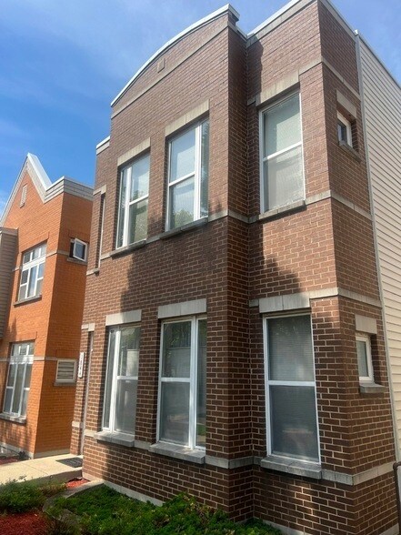Building Photo - 1844 N Lockwood Ave