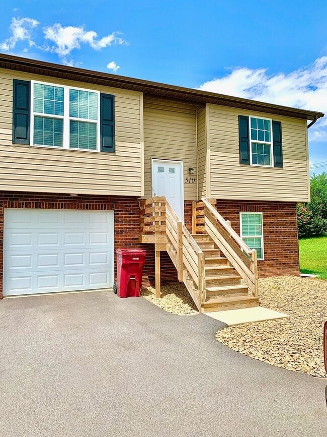 Building Photo - 510 Thomas St