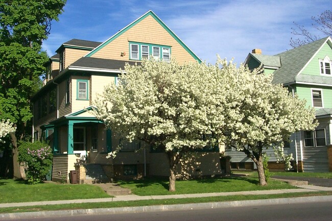 Building Photo - 506 Mt Hope Ave